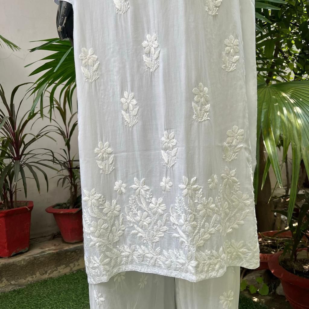 WHITE 3 PIECE SET CHIKANKARI