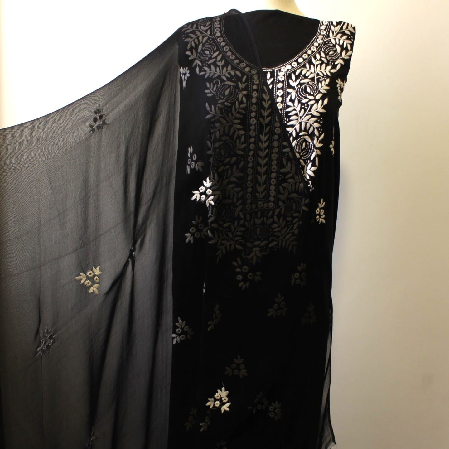 UNSTITCHED 3 PIECE HAND EMBRIODERED AND MIRROR WORK